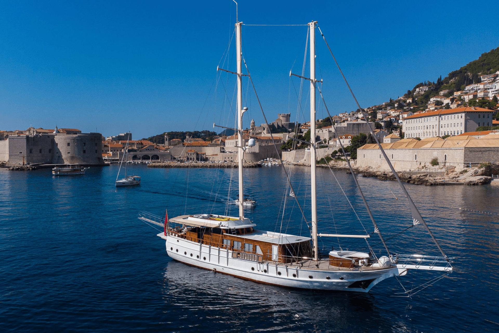 Vivere yacht