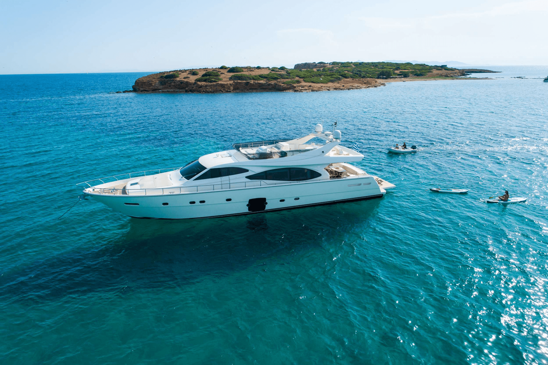 Nineteen yacht