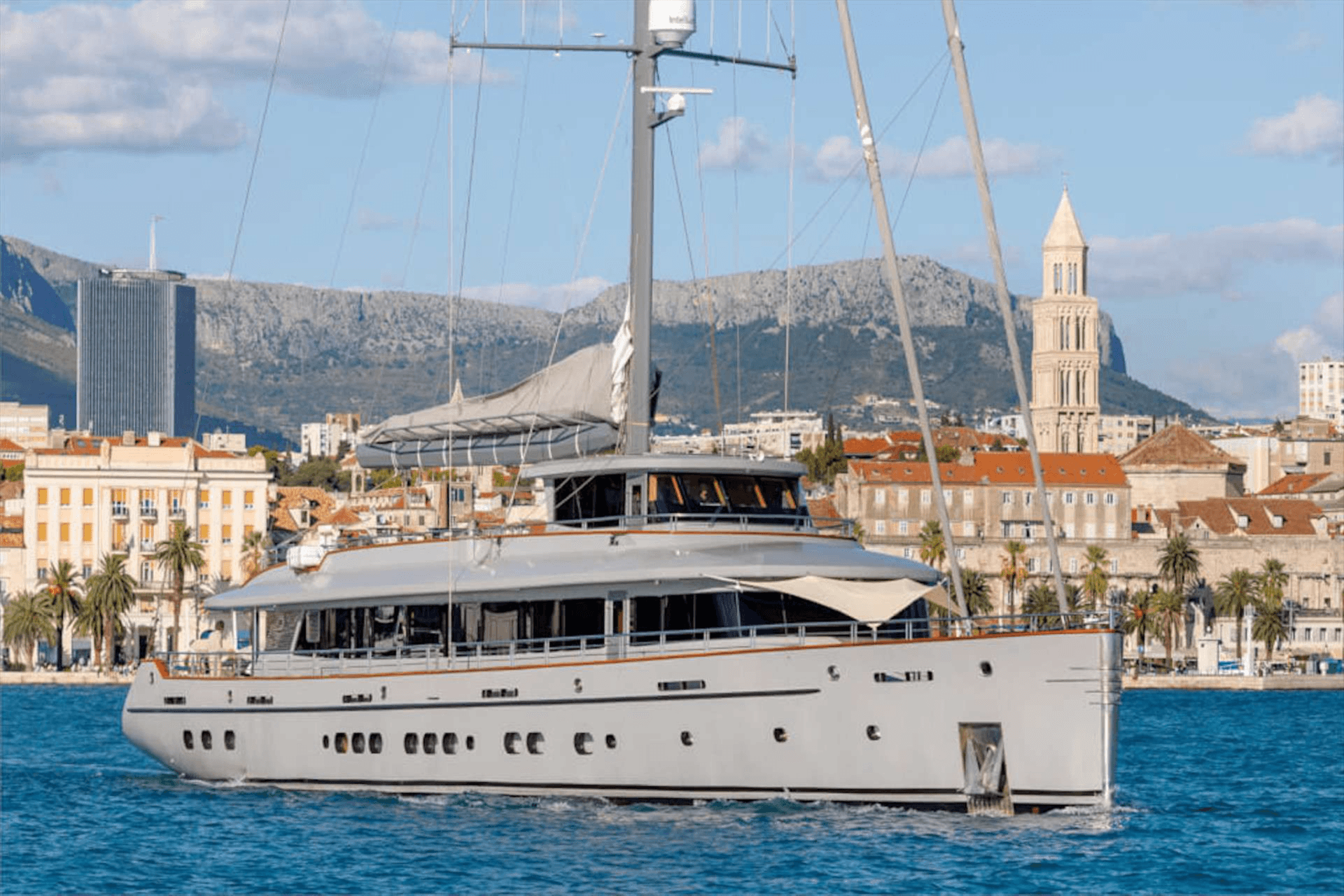 LIFE IS GOOD yacht