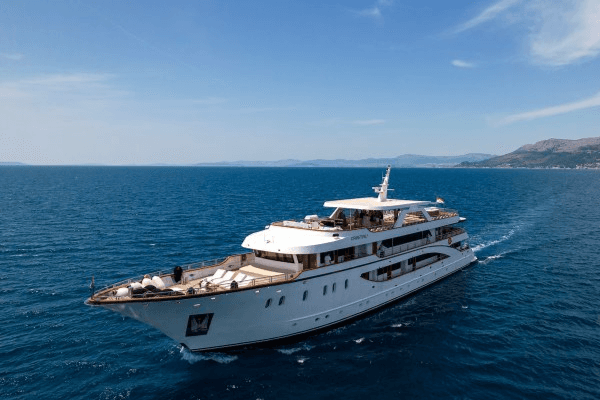 Cristal yacht