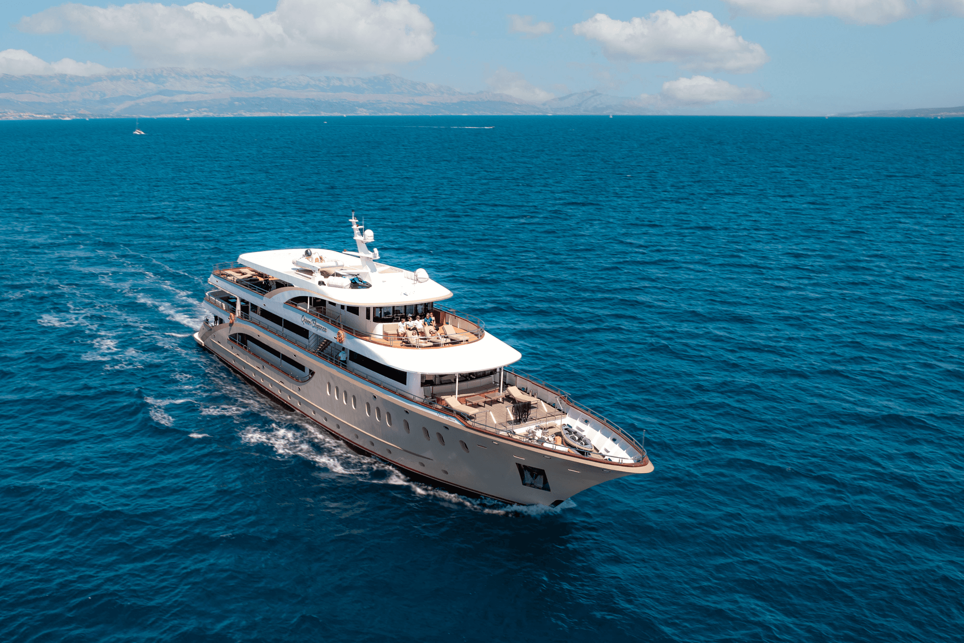 Queen Eleganza yacht