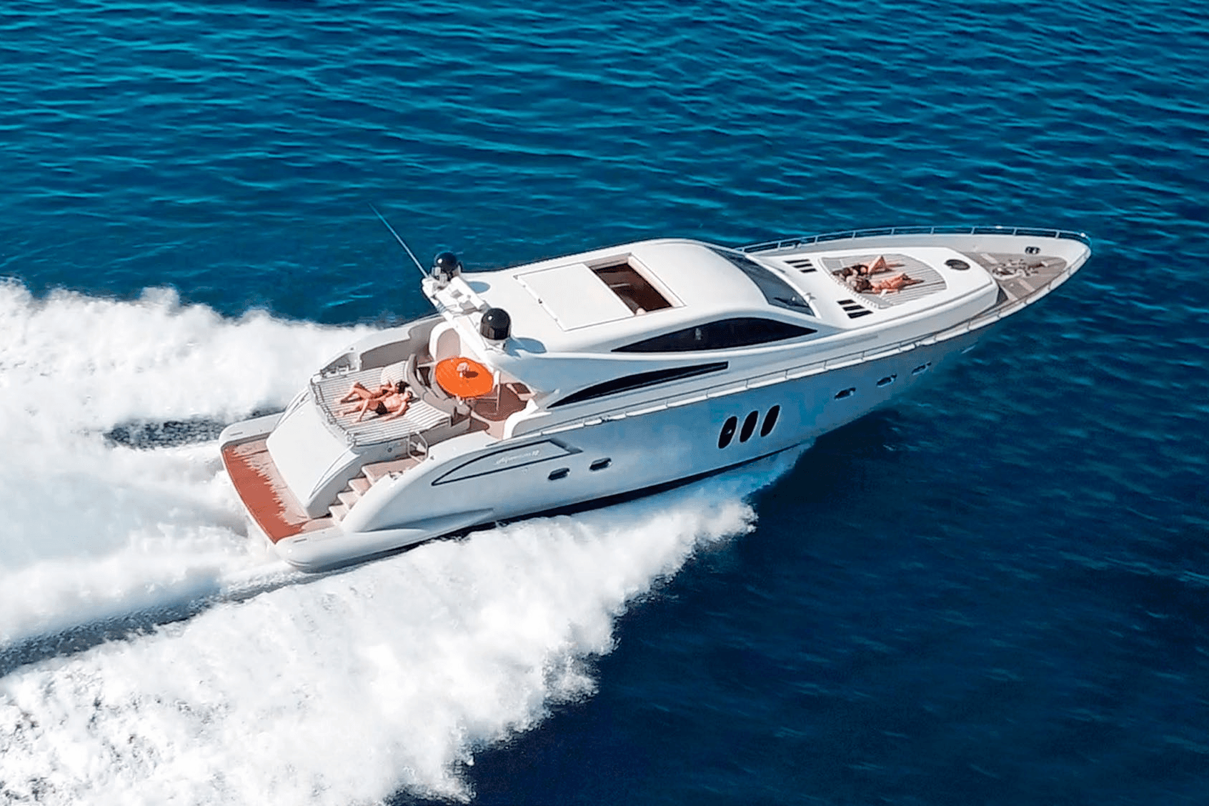 Dune yacht