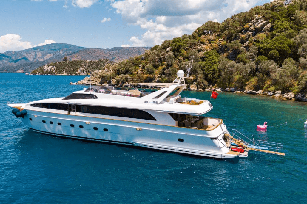 BLUES yacht