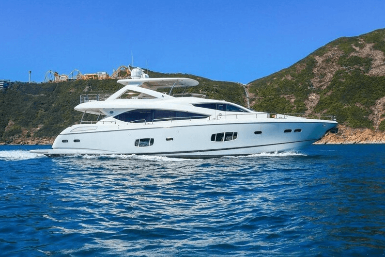 SHINE R yacht