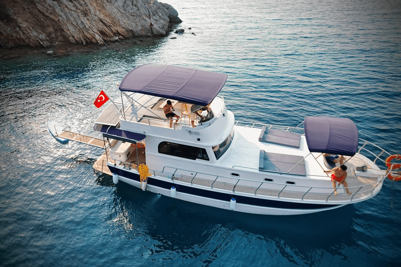 Les Mares yacht