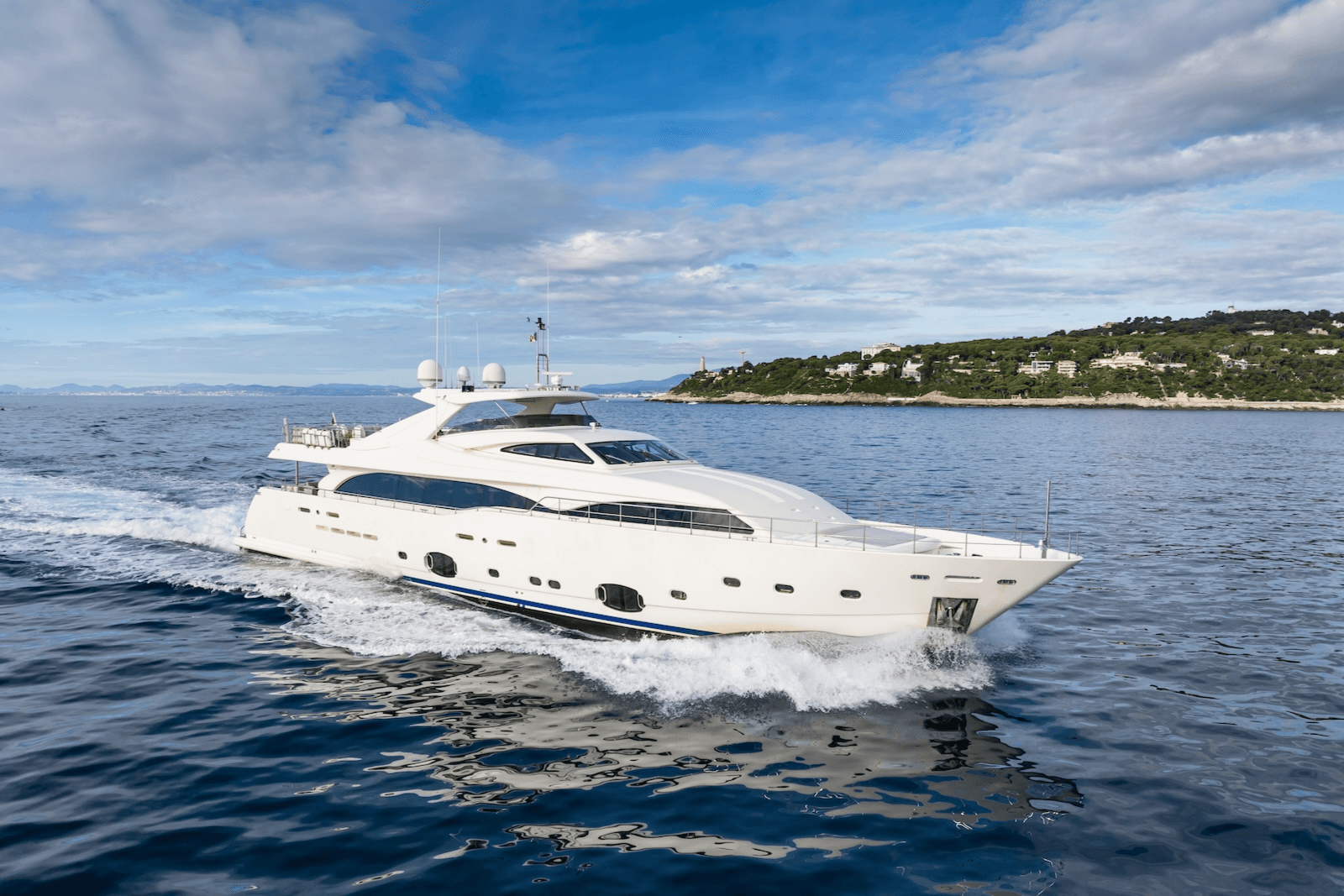 ROBUSTO yacht
