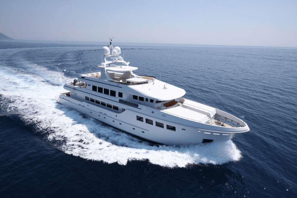 HAPPY DOLPHIN yacht