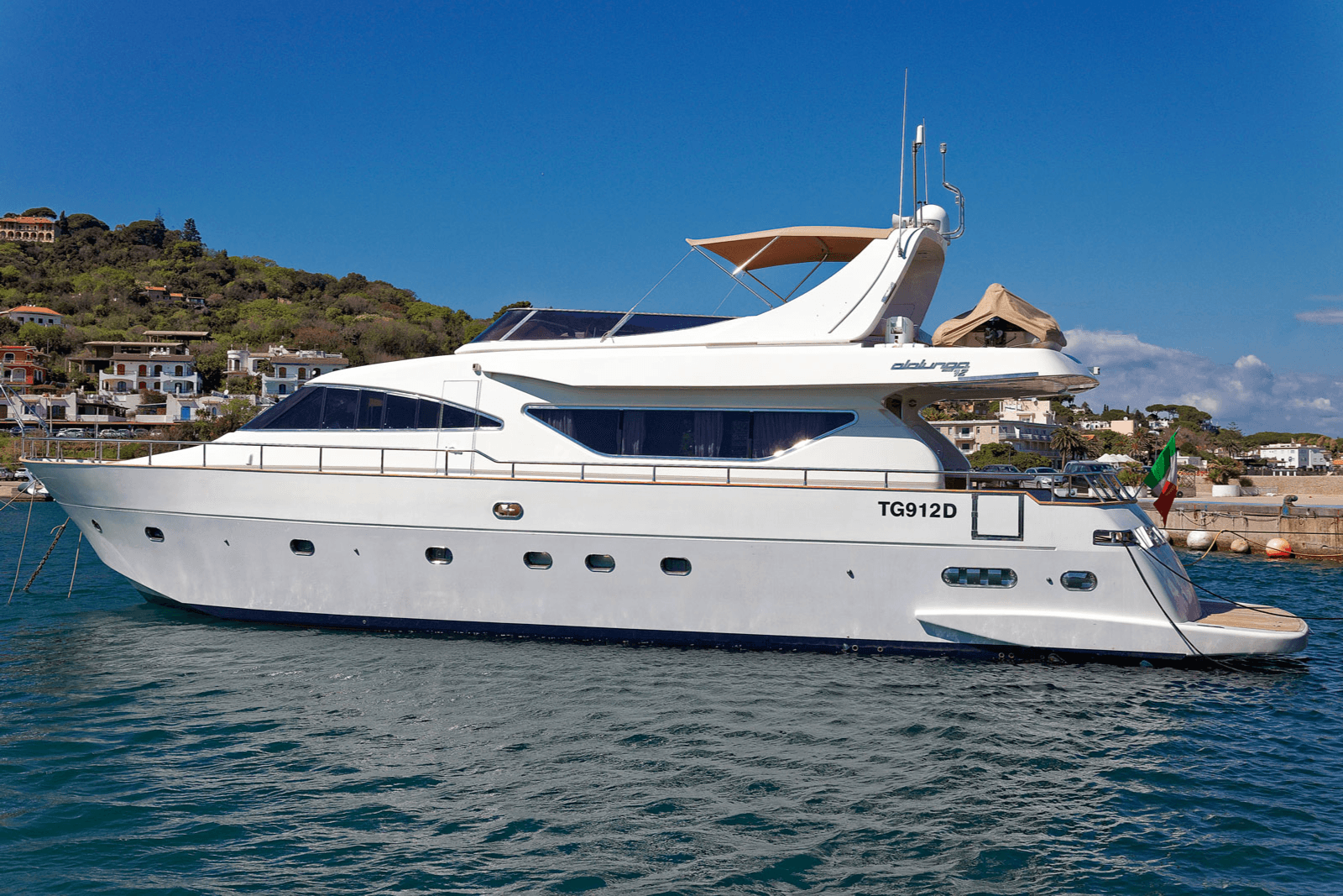 AQVA yacht