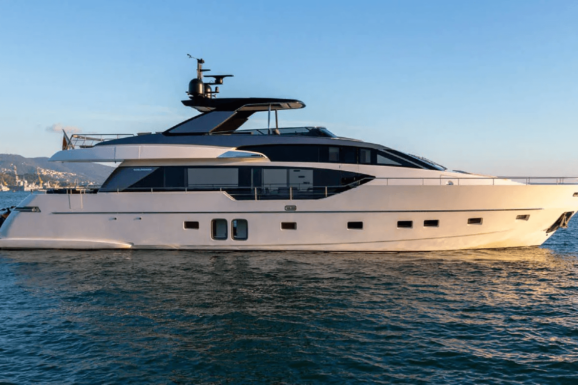 QUEEN MARTINA yacht