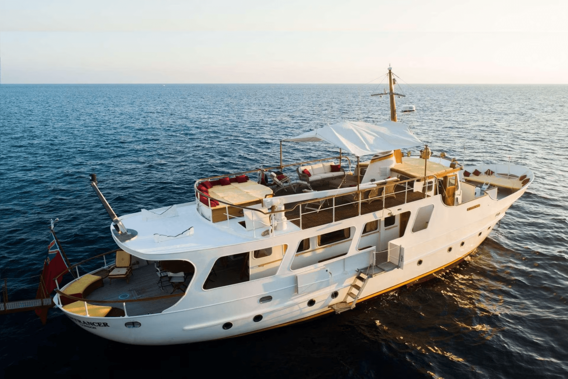 ENTRANCER yacht