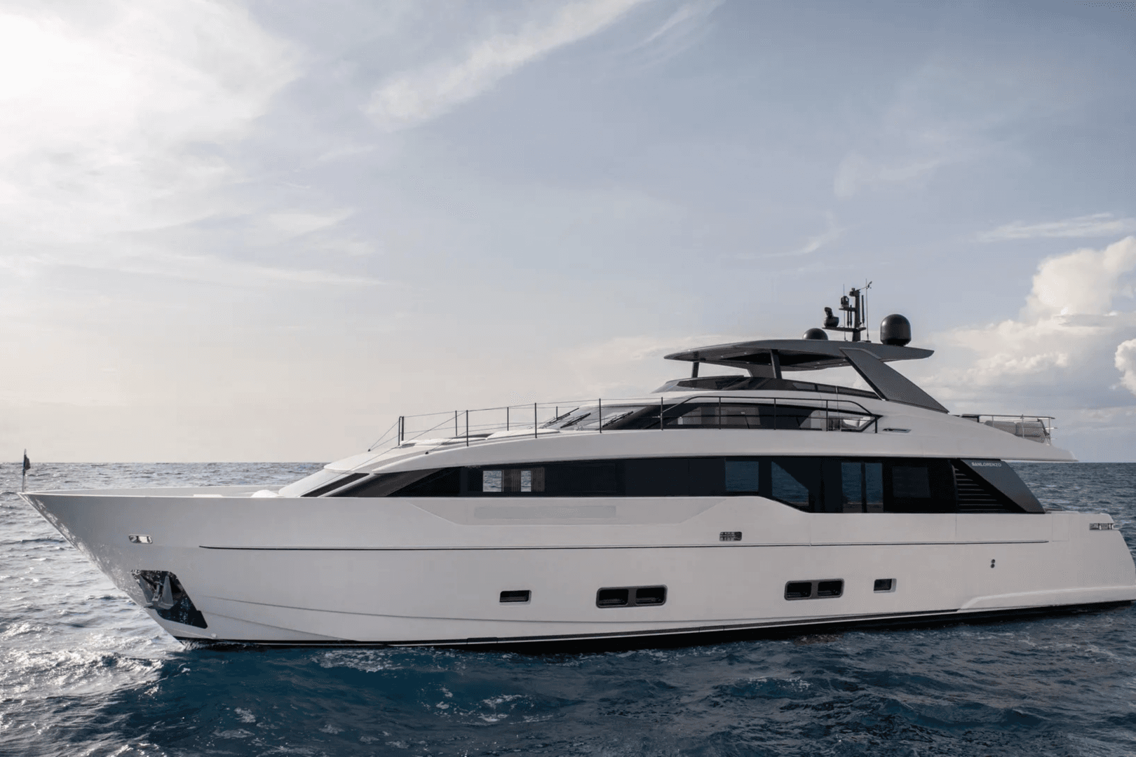 PAUSE yacht