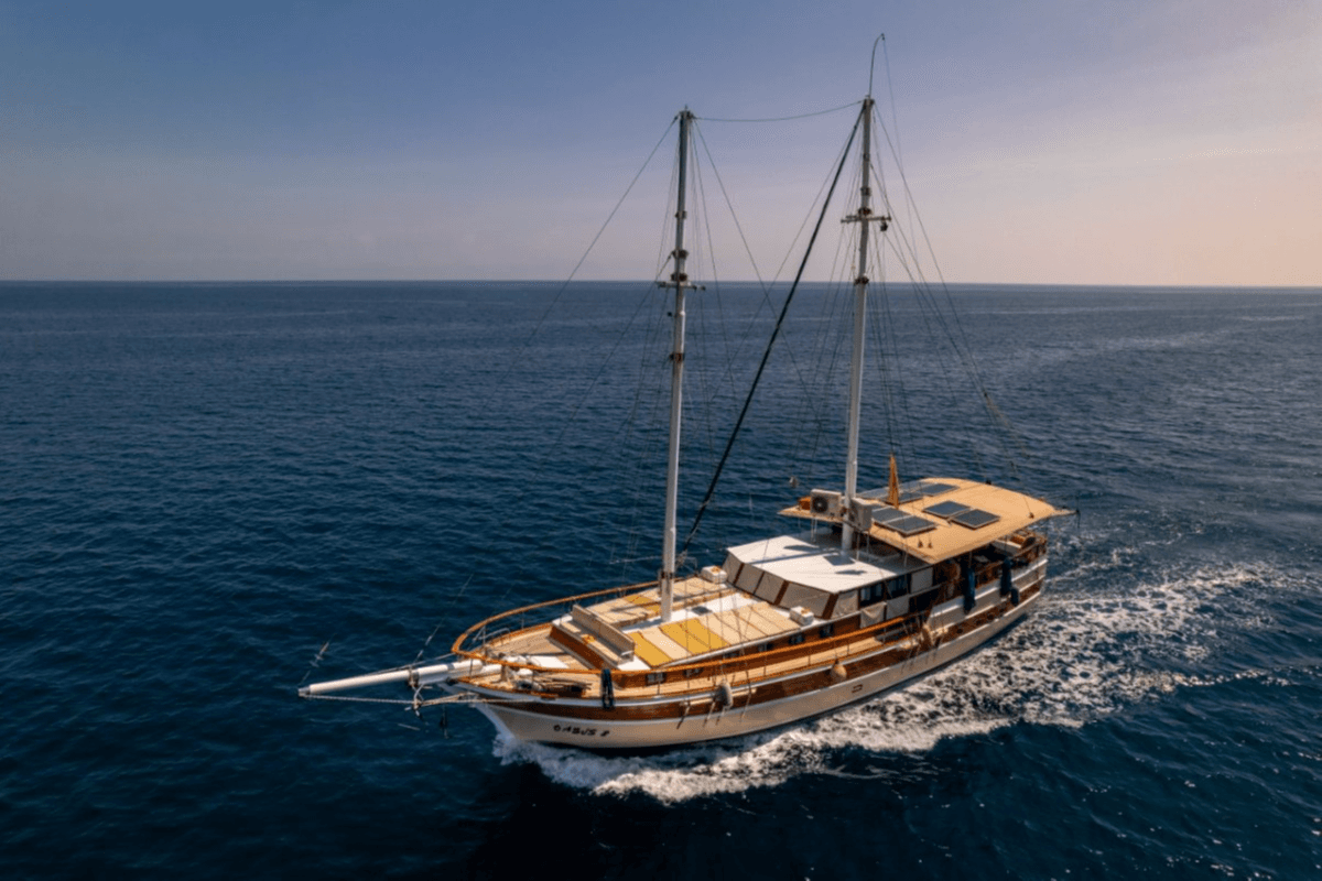 OASIS-2  yacht