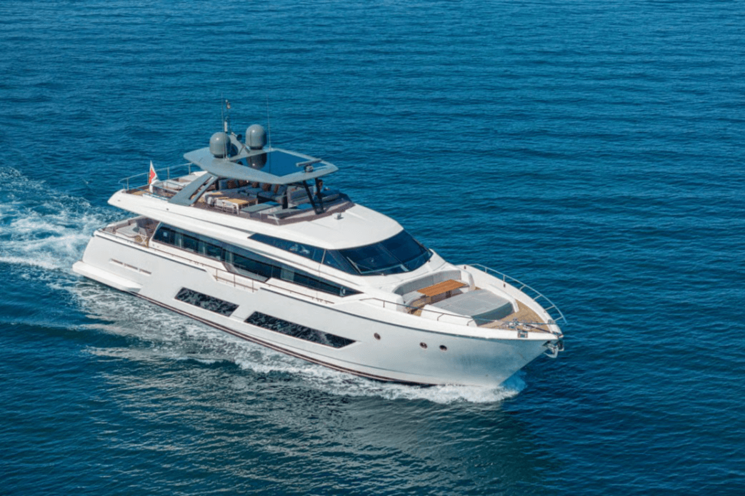 E3 yacht