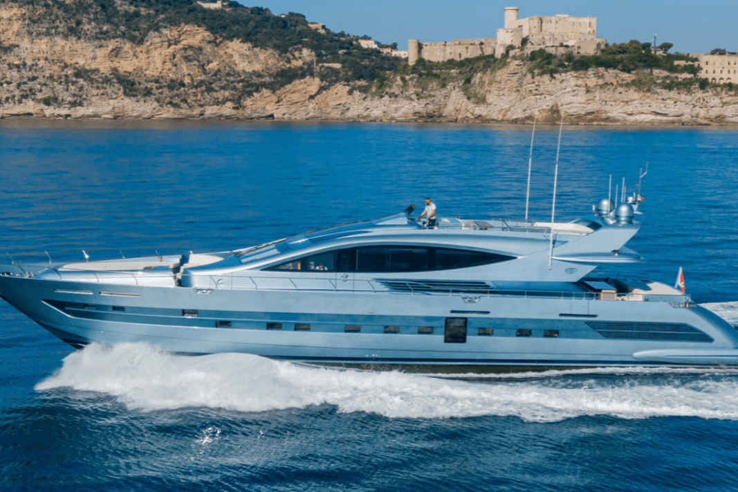 55 FIFTYFIVE yacht