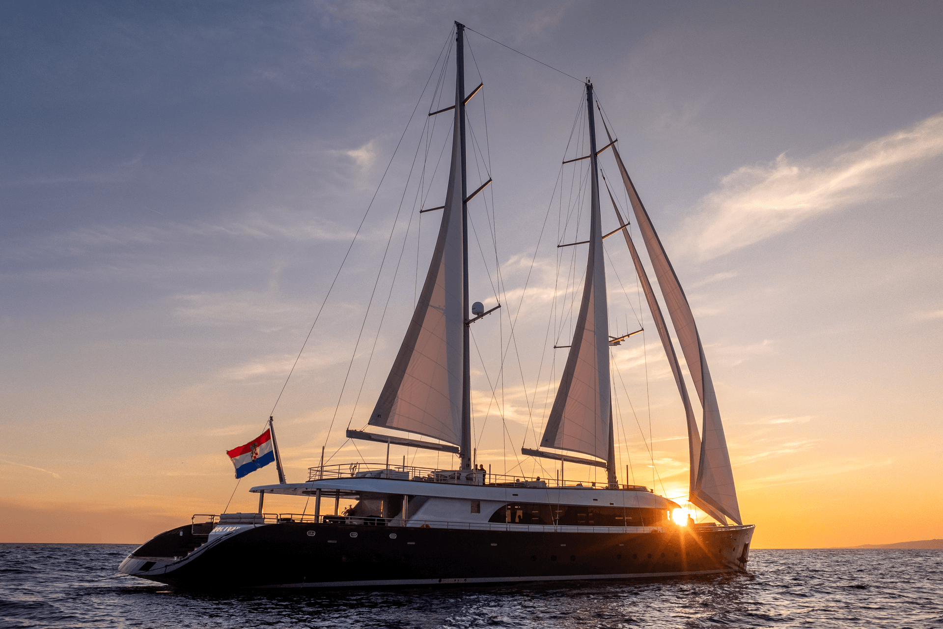 Nocturno yacht