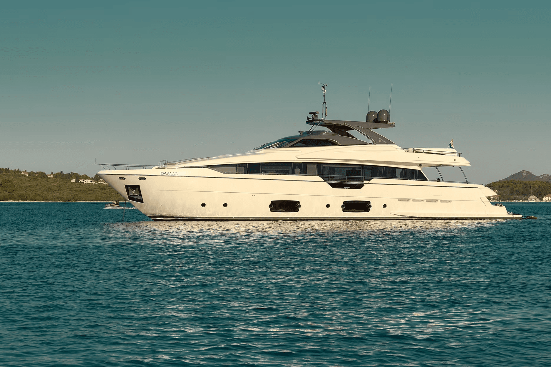 DAMARI yacht