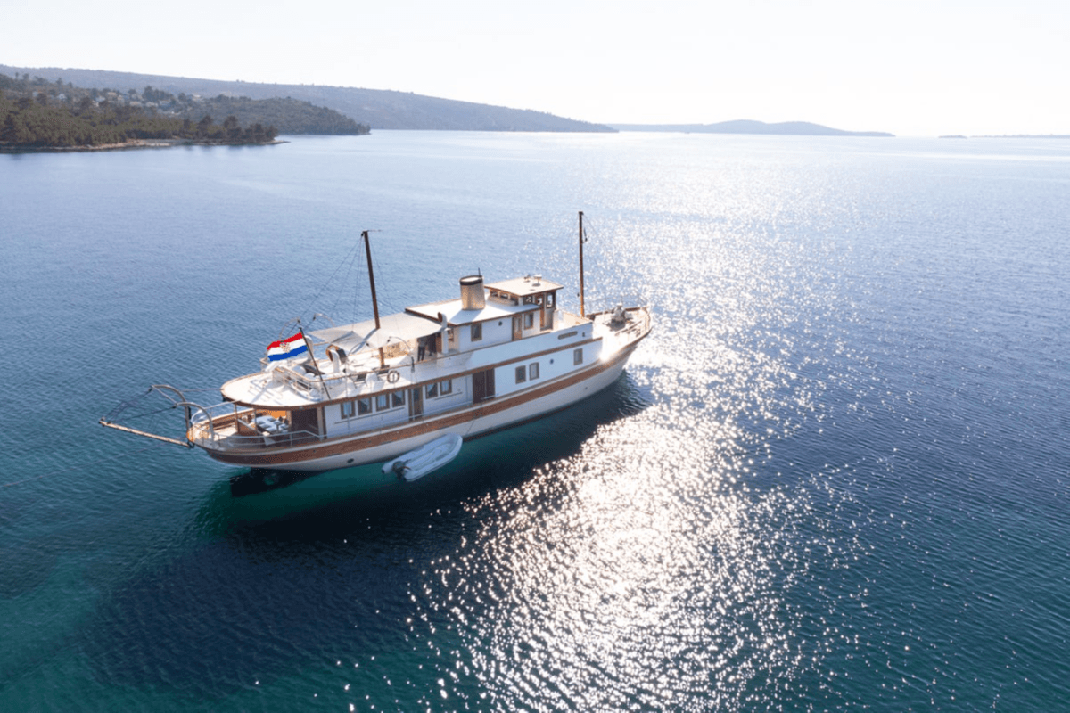 Gallant yacht