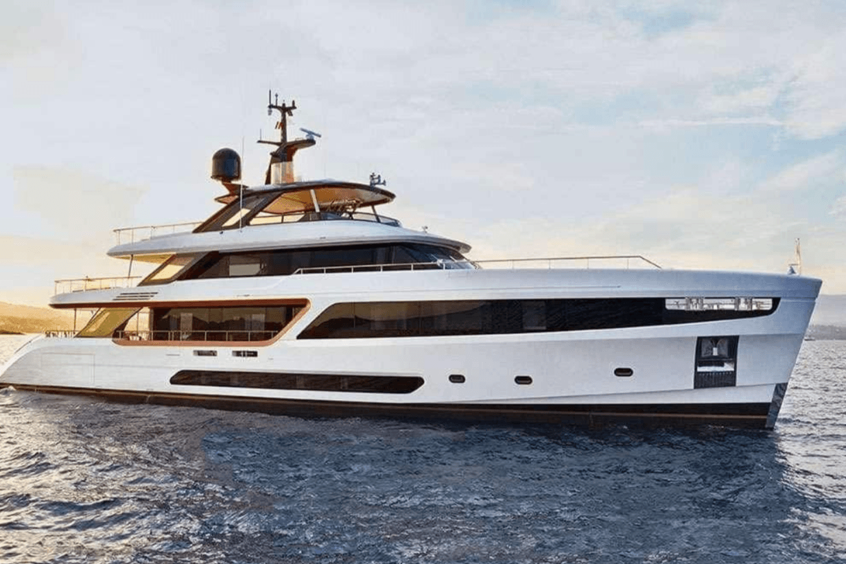 EH2 yacht