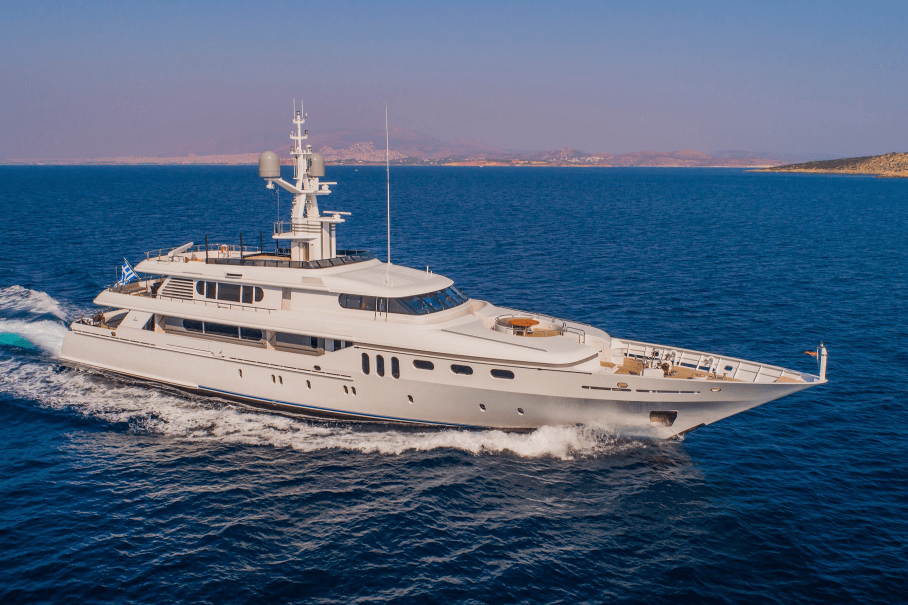 MY INVADER yacht