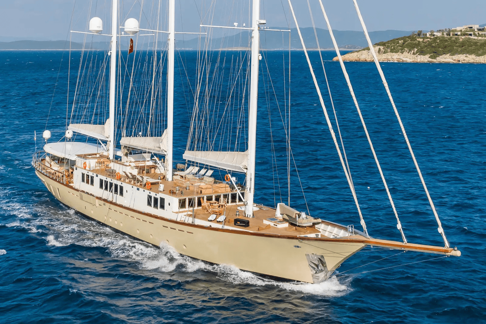 YAZZ yacht