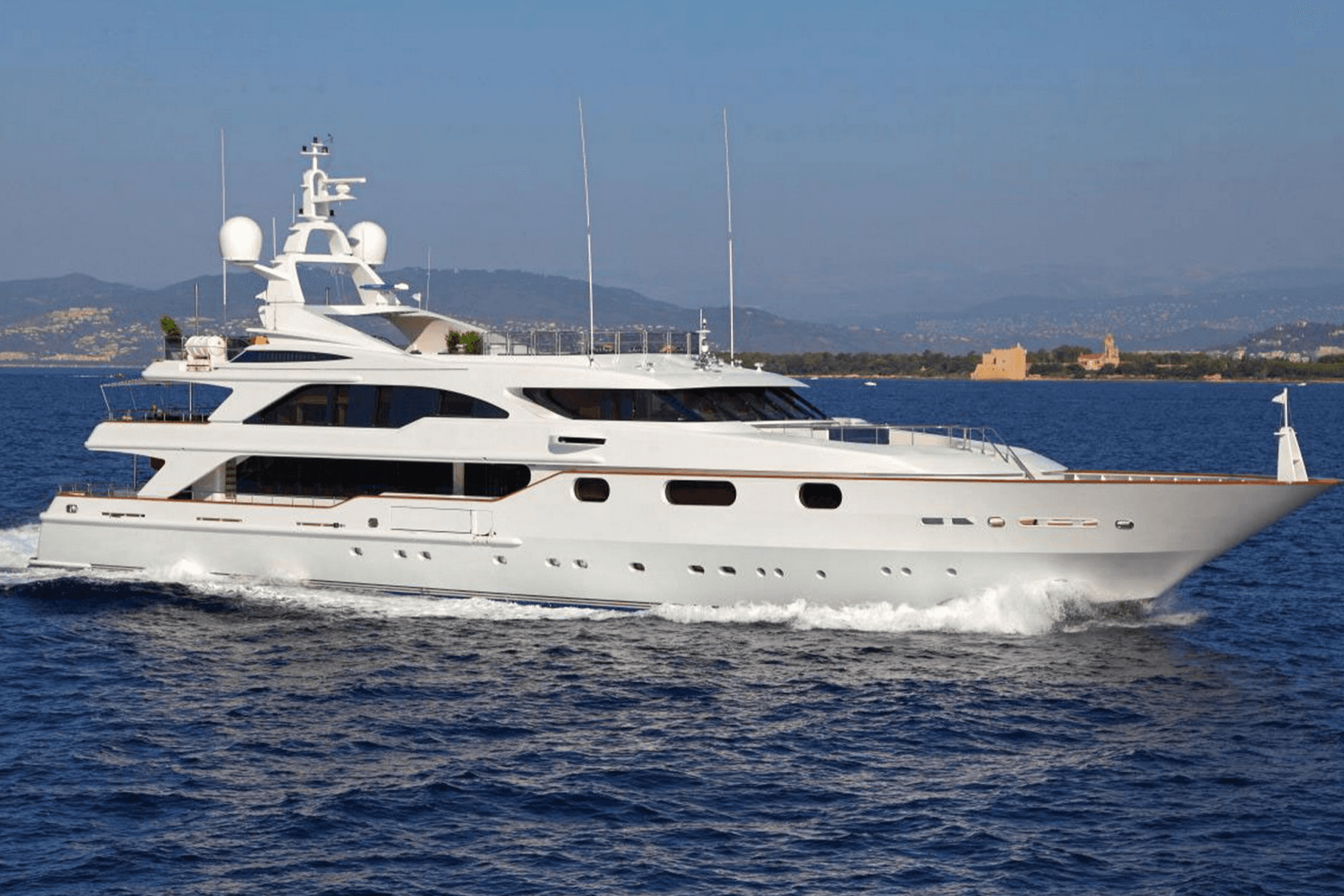AKIRA ONE yacht