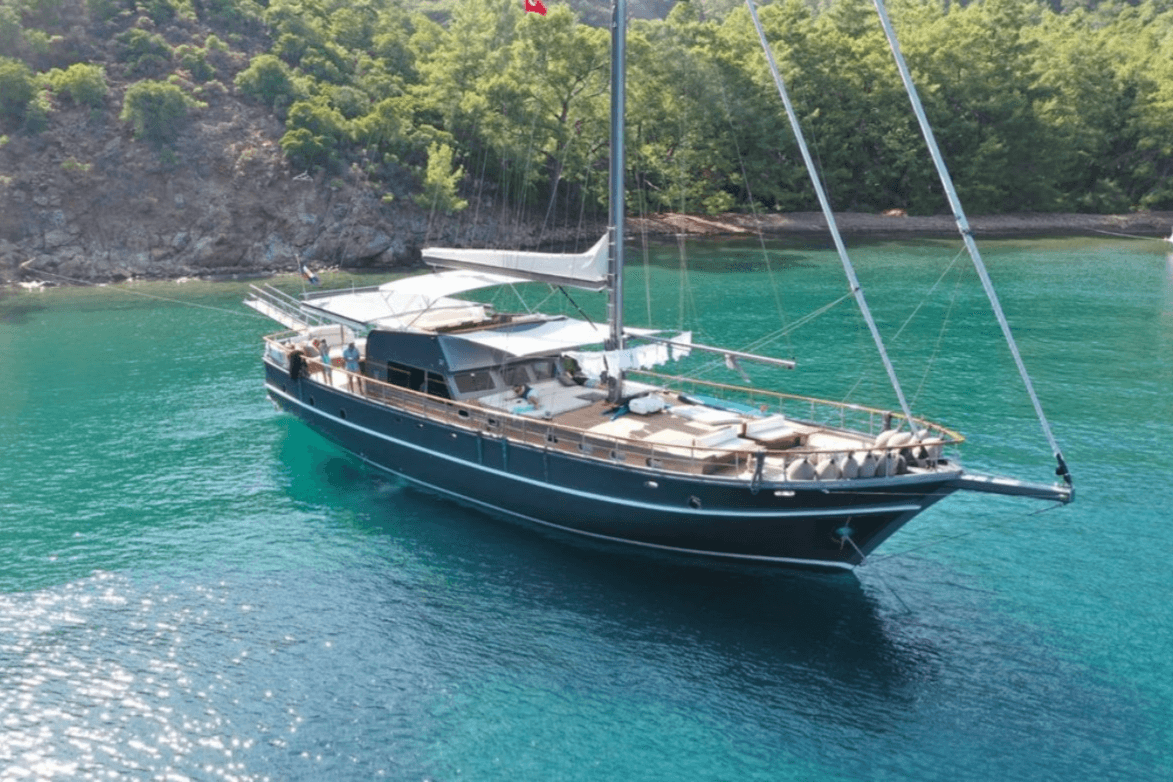 AYO yacht