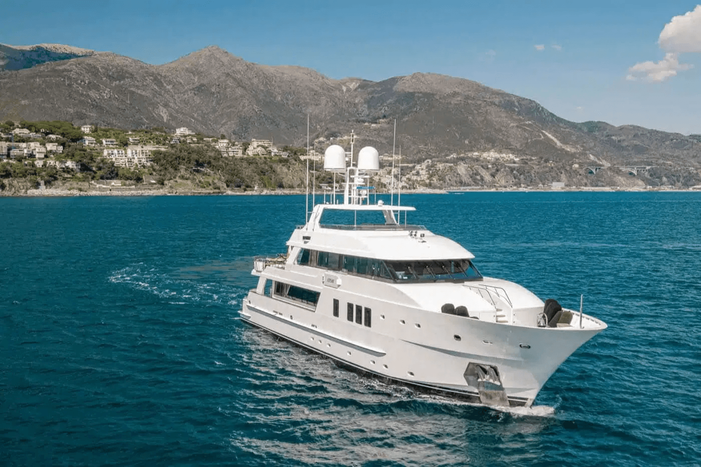 ATOM yacht