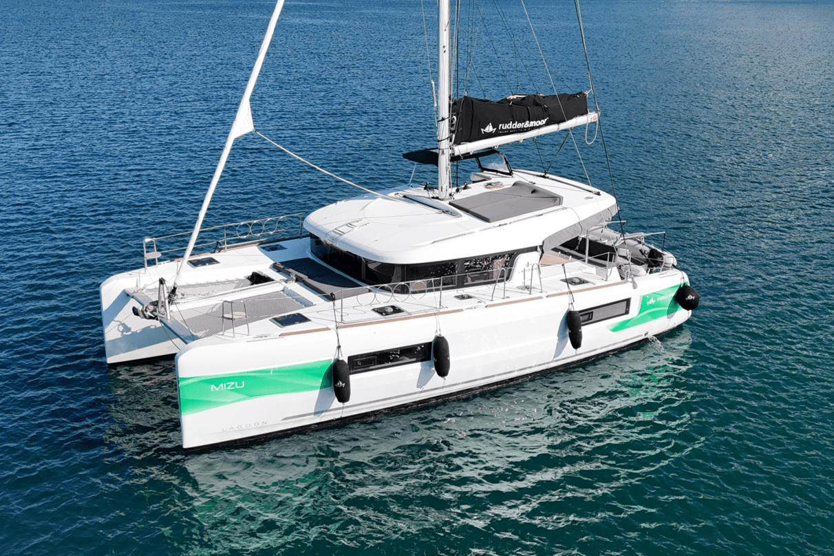 MIZU yacht