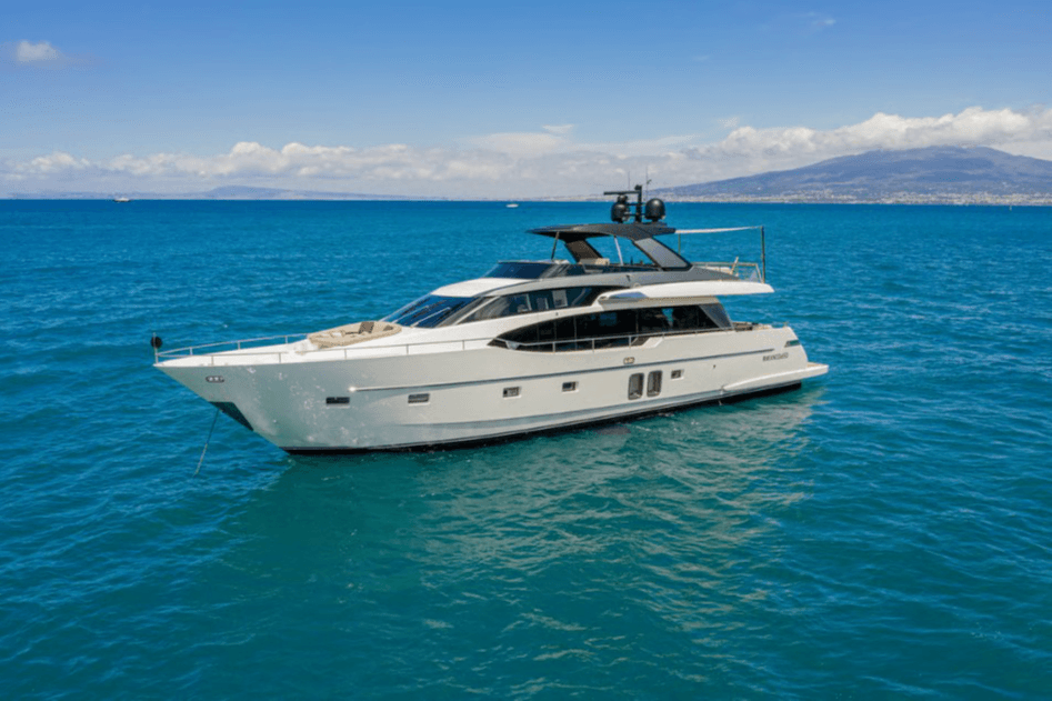 LUCKY yacht