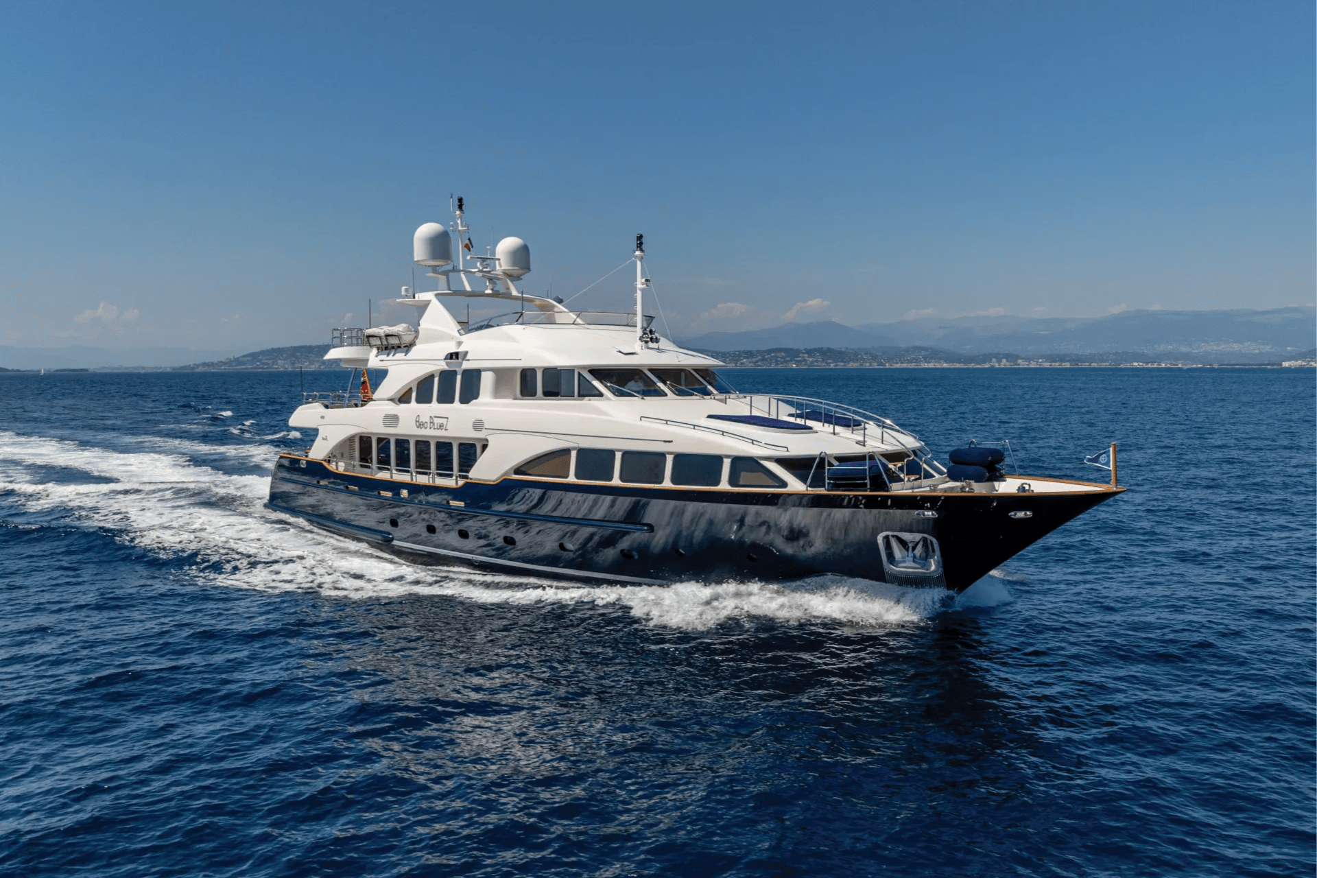 SEA BLUEZ yacht