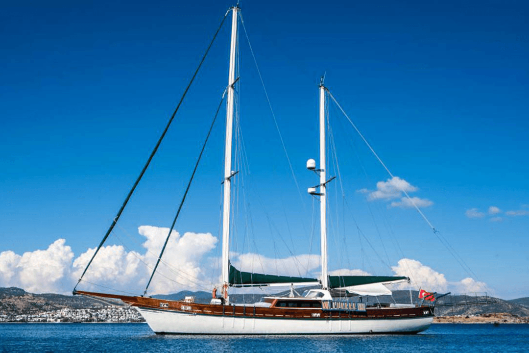 Moe yacht