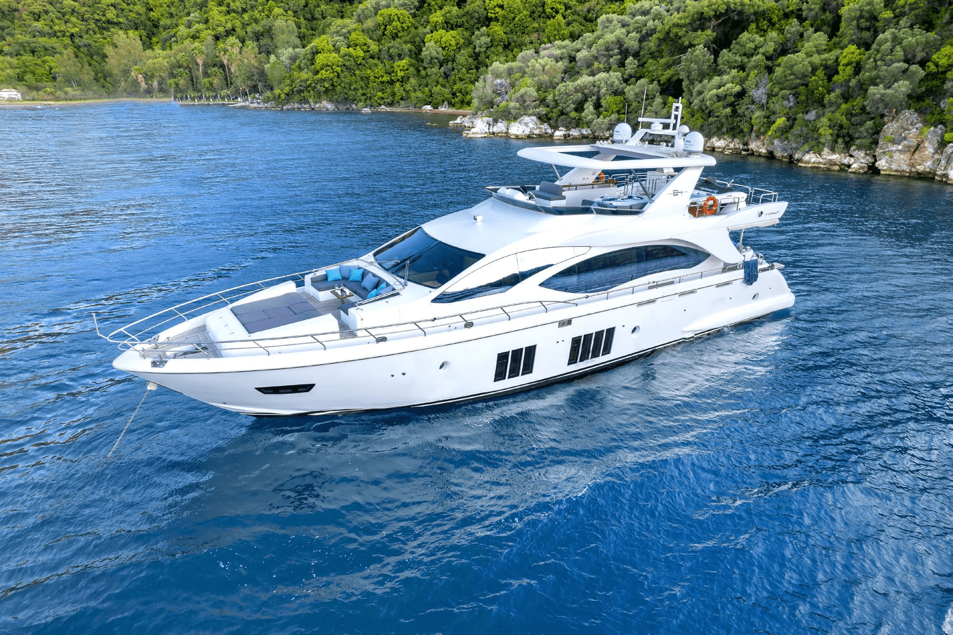 HUBO yacht