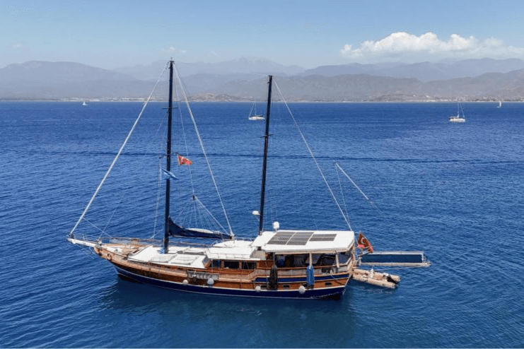Esmeralda yacht