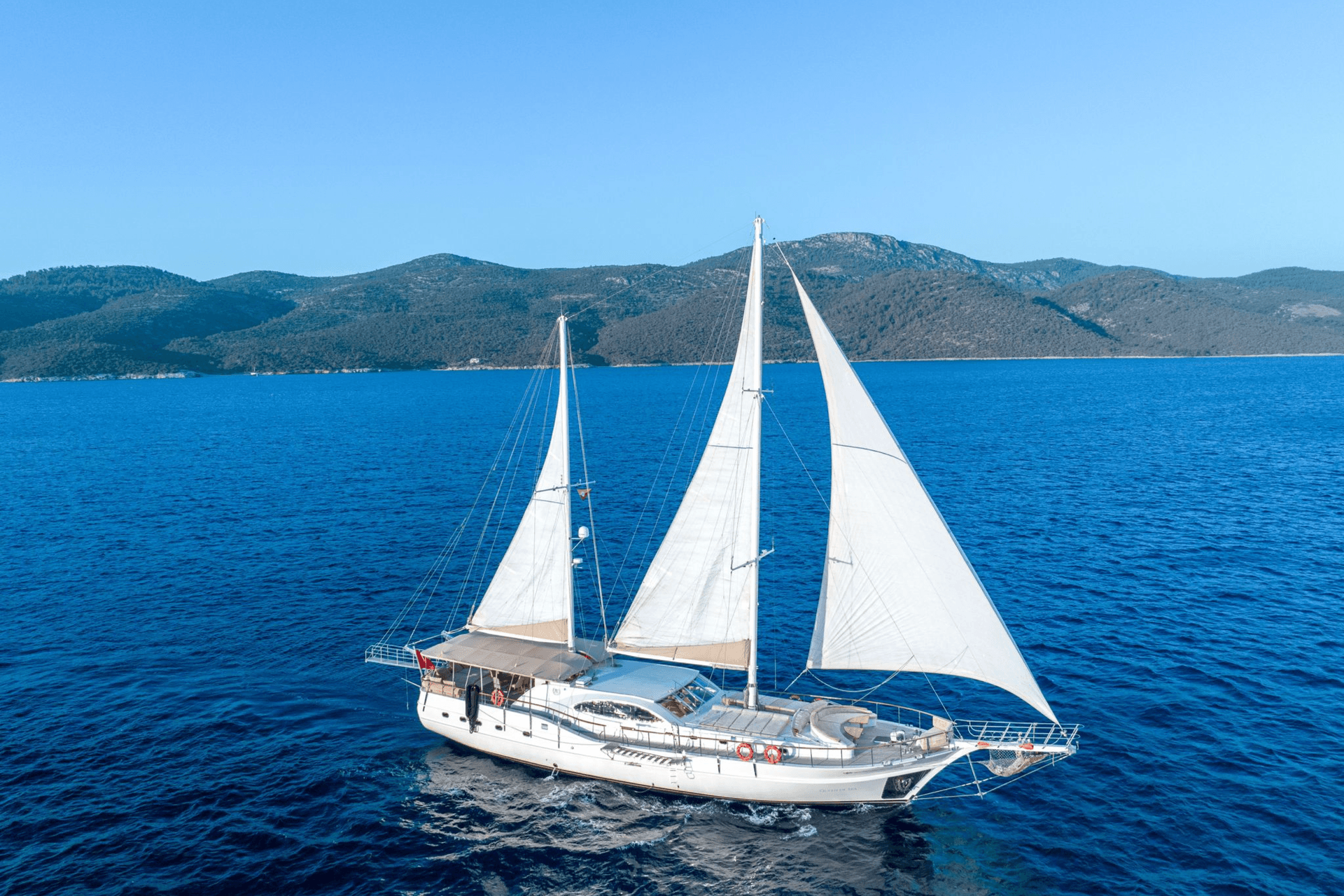 Queen of Sea yacht