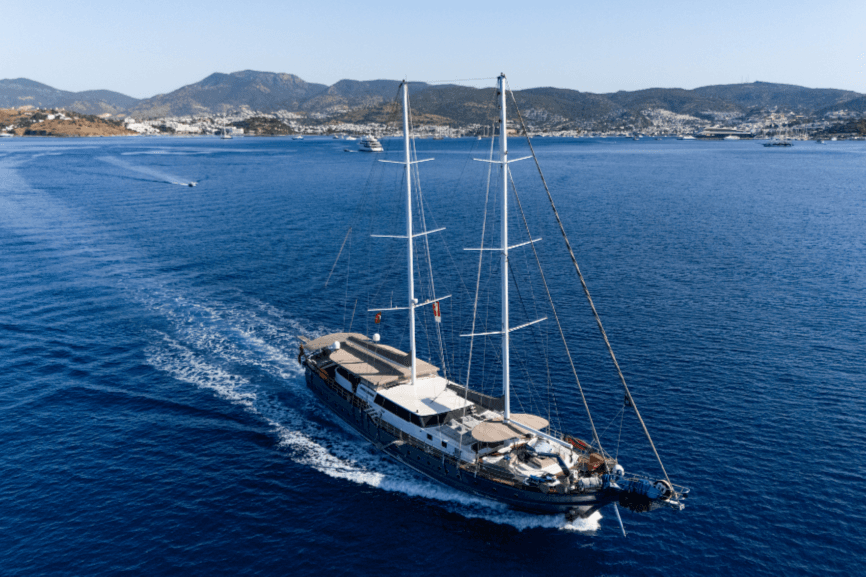Nevra Queen yacht