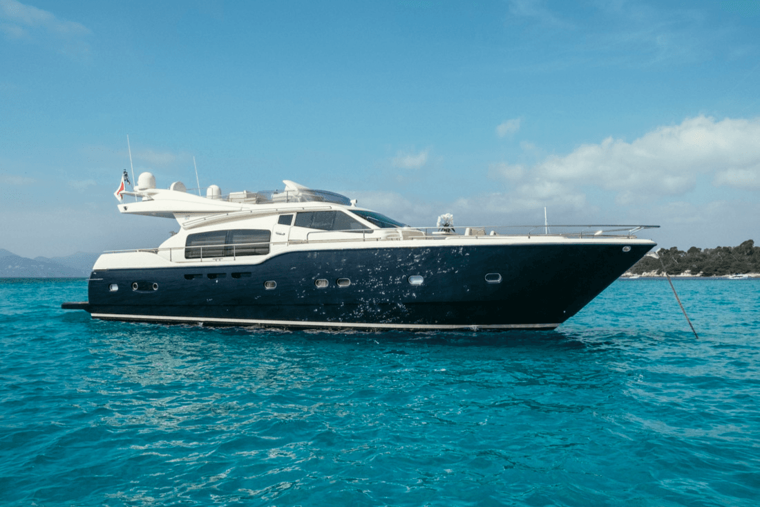 TO ESCAPE  yacht