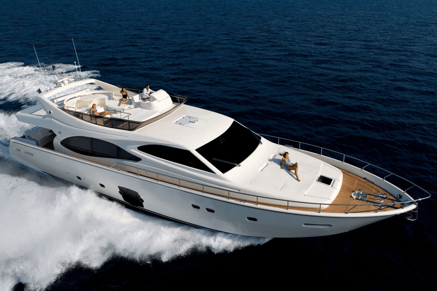 LAVITALEBELA yacht