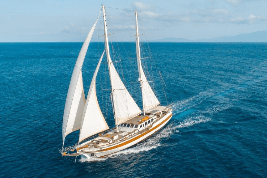 Caner 4 yacht