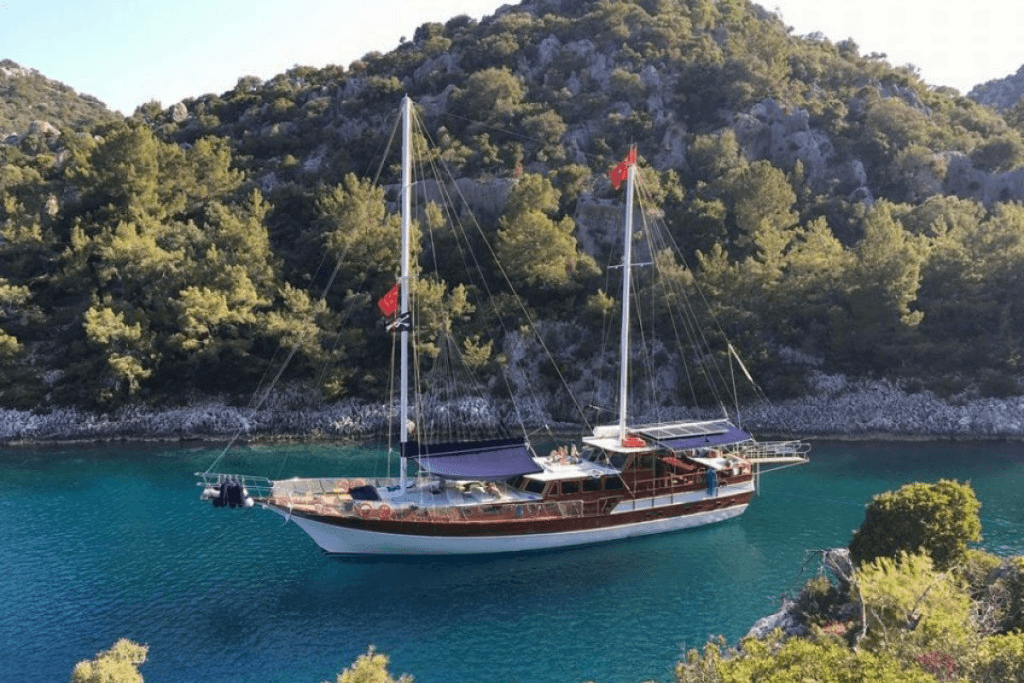 Elpis yacht