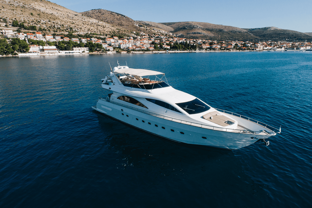 LADY LONA yacht