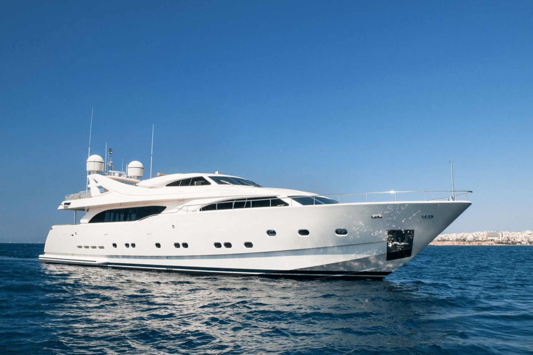 WHISPER V yacht