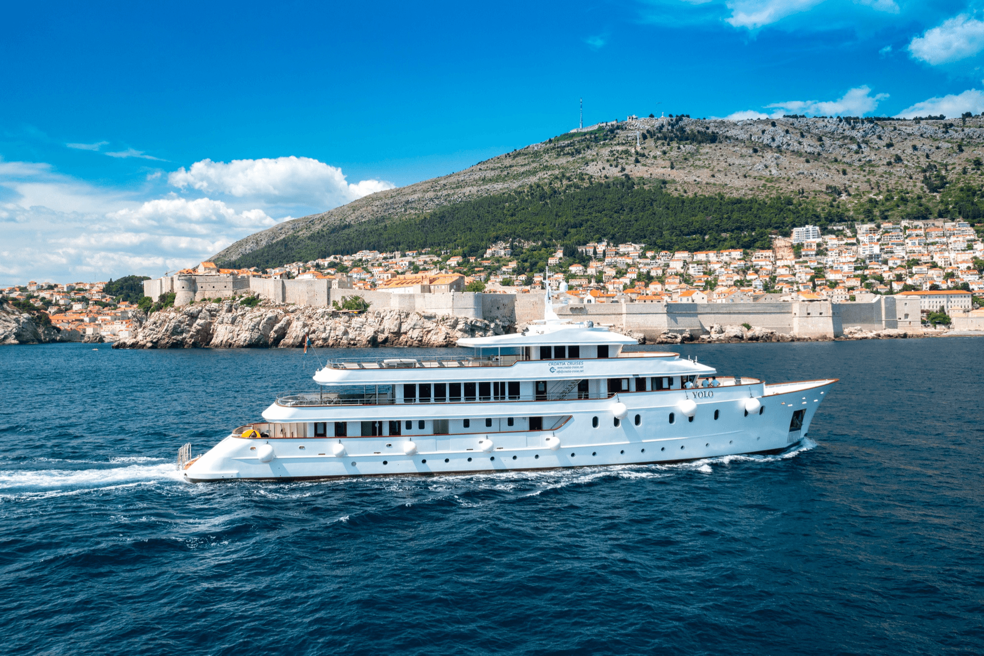 Yolo yacht