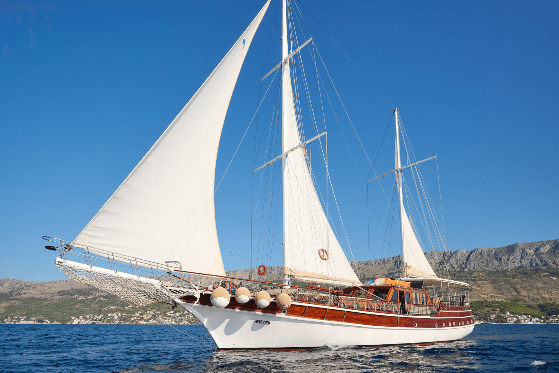 Linda yacht