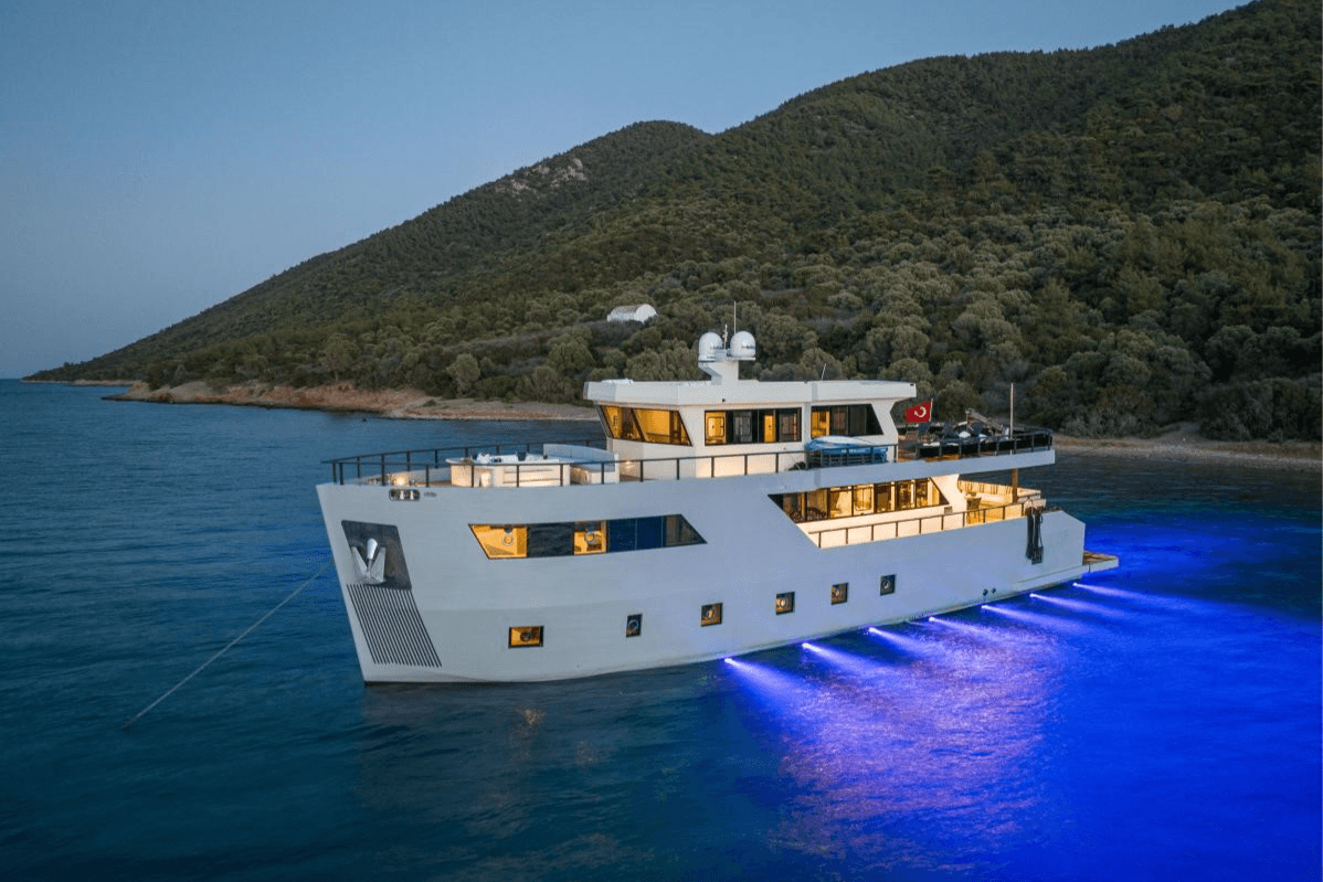 CALM DOWN yacht