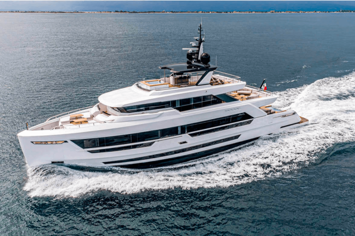 VAYUS yacht