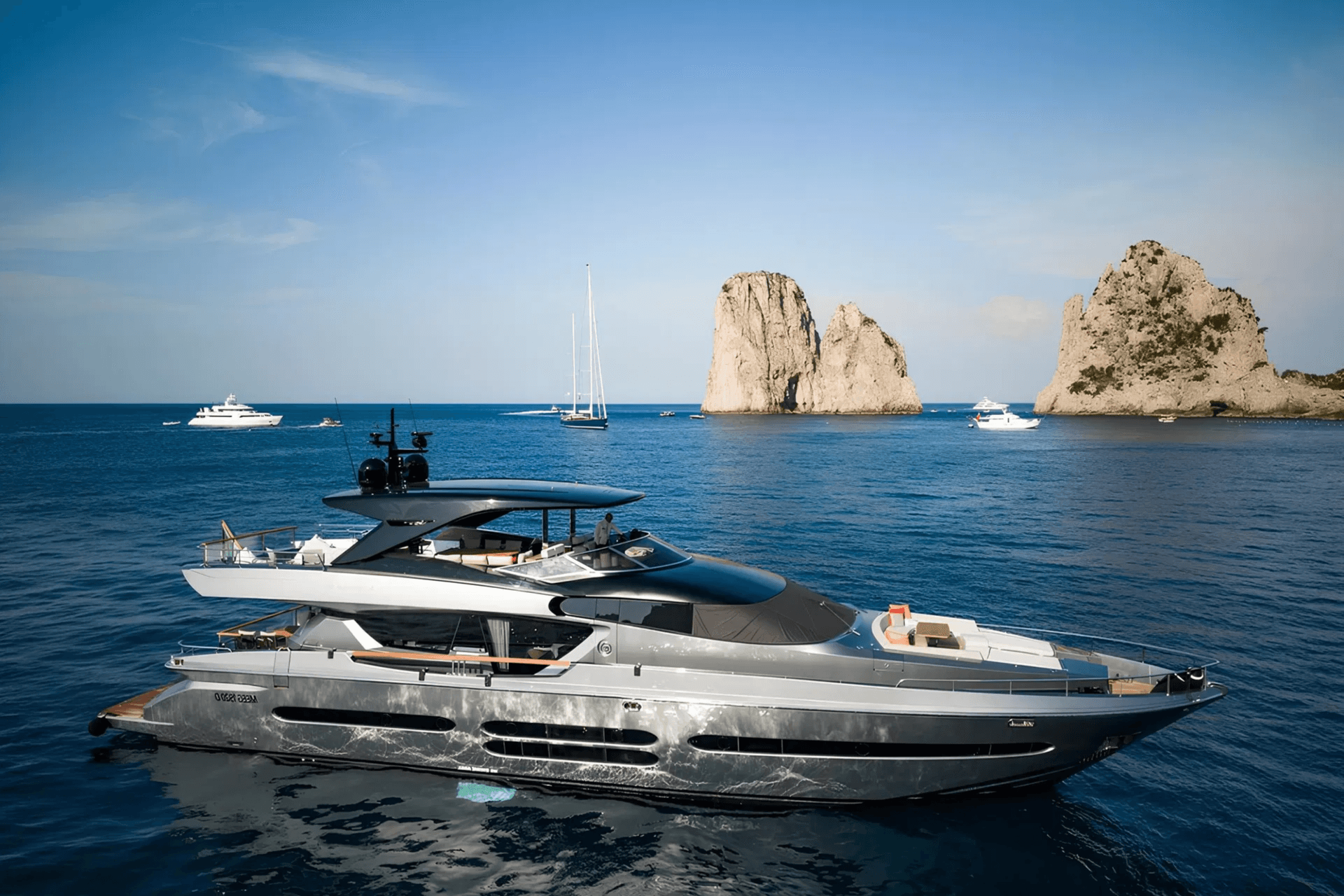 LIVE FIVE II yacht