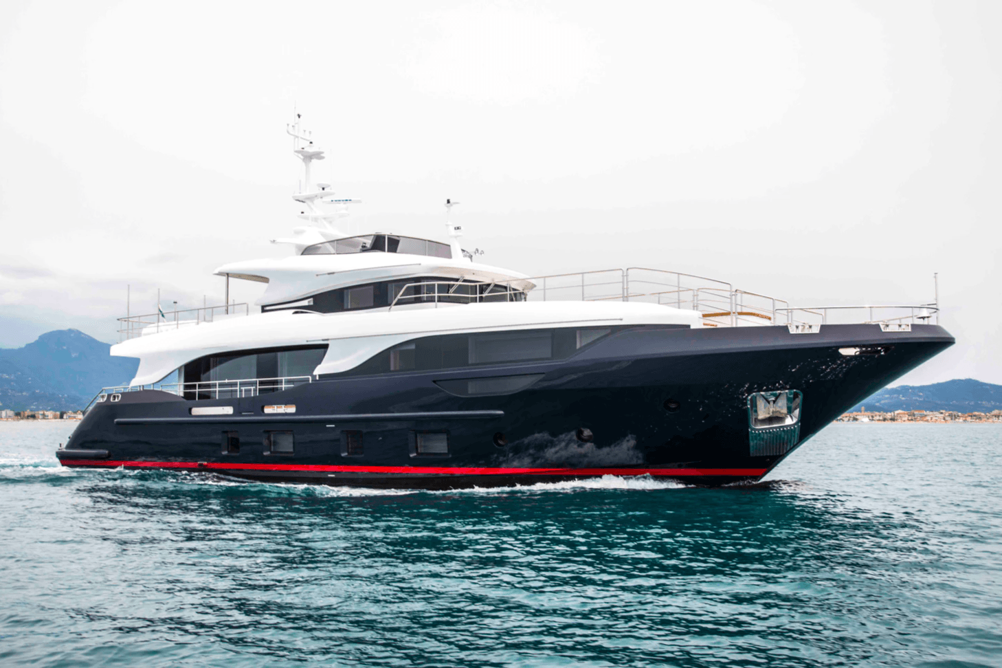 TONIC BLUE yacht