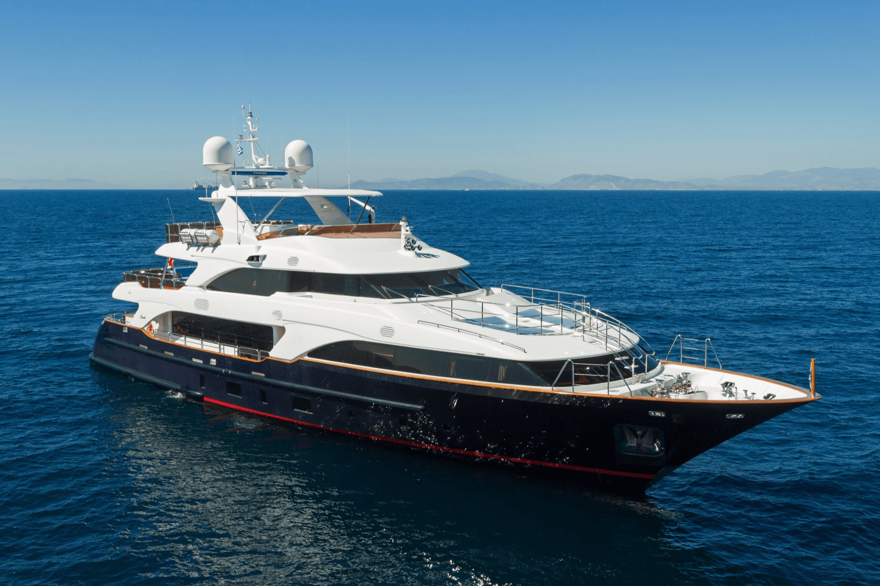 OPTION B yacht