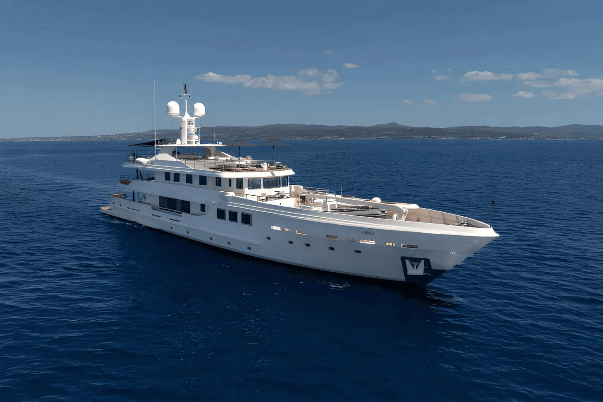 R23 yacht